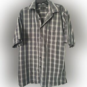 Men’s short sleeve shirt.  Black gray striped.  X-Large